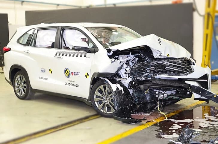 It comes equipped with 6 airbags, ESC and ISOFIX mounts as standard.